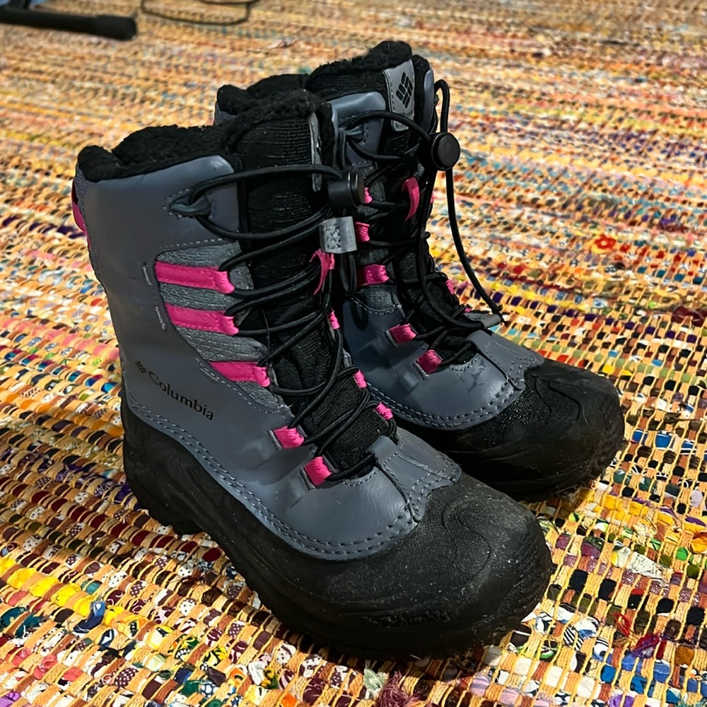 Columbia winter boots 4Y in great condition